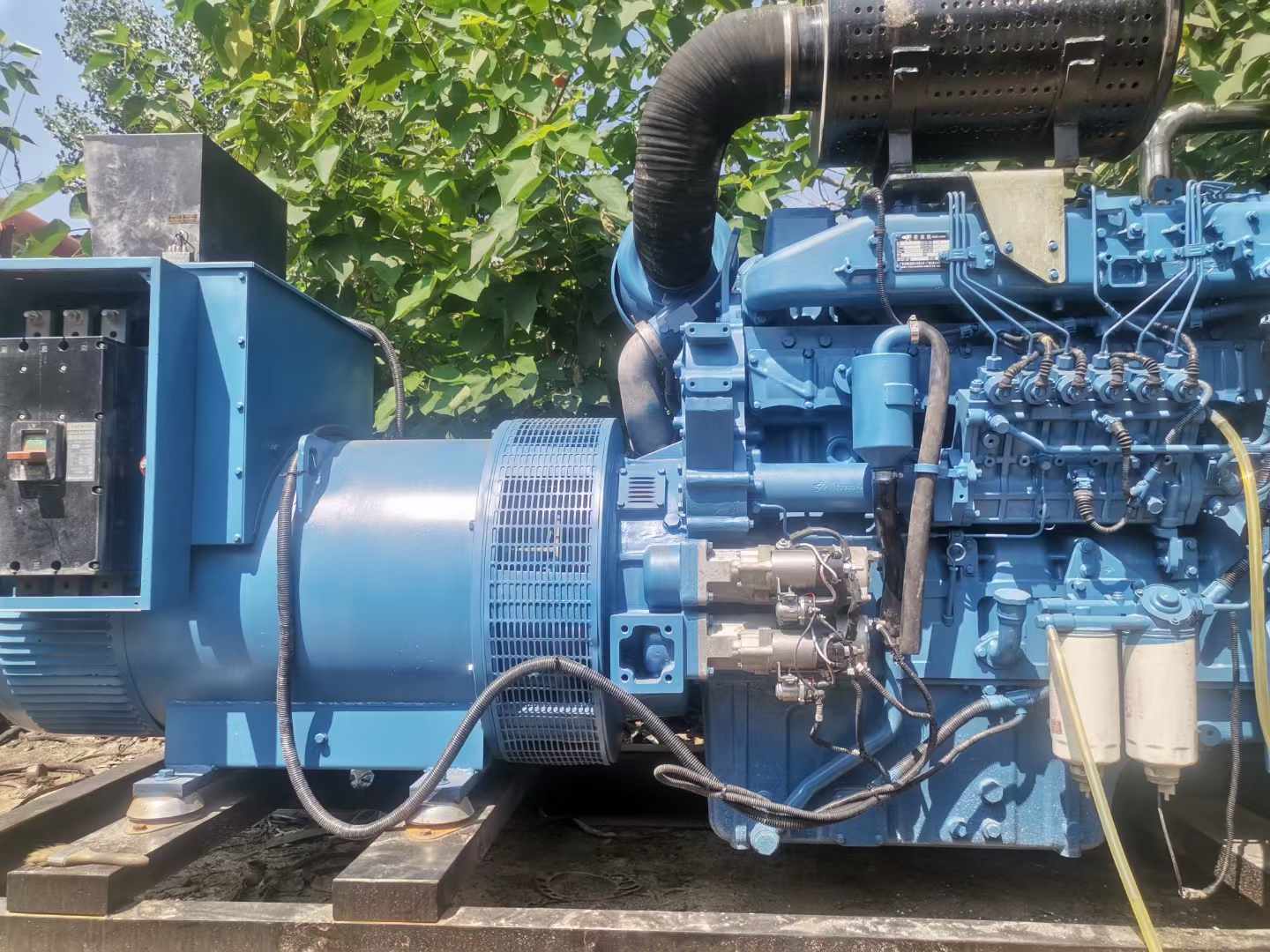 米东详细说明降低 800kW 柴油发电机输出电流波动的方法