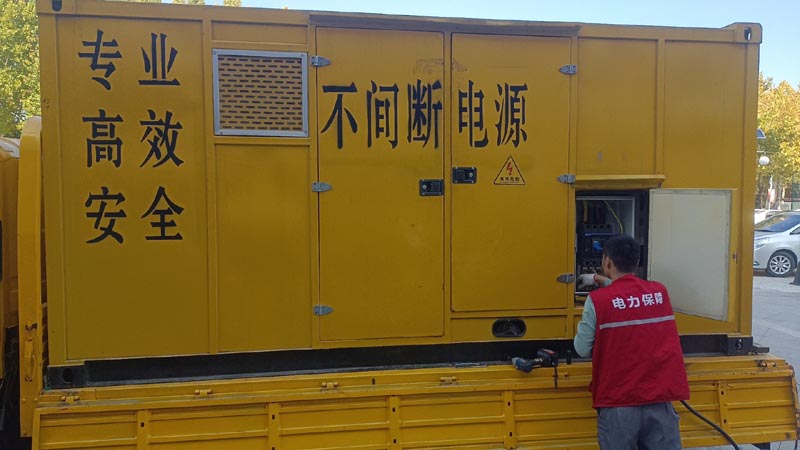 米东柴油发电机组和UPS电源配合使用时，如何避免切换过程中的电力中断？